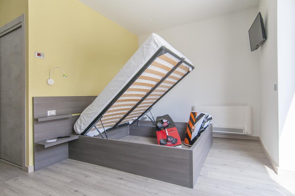 Campione Del Garda Surf House Hostel Pieve  Exterior photo
