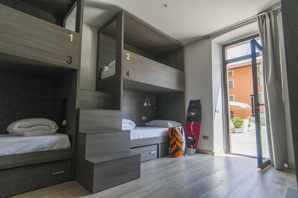 Campione Del Garda Surf House Hostel Pieve  Exterior photo